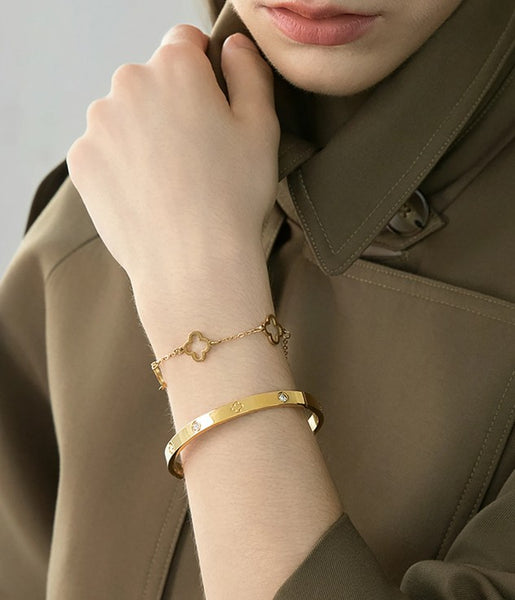 Sparkling Clover Element & Crystal Glass Bracelet.