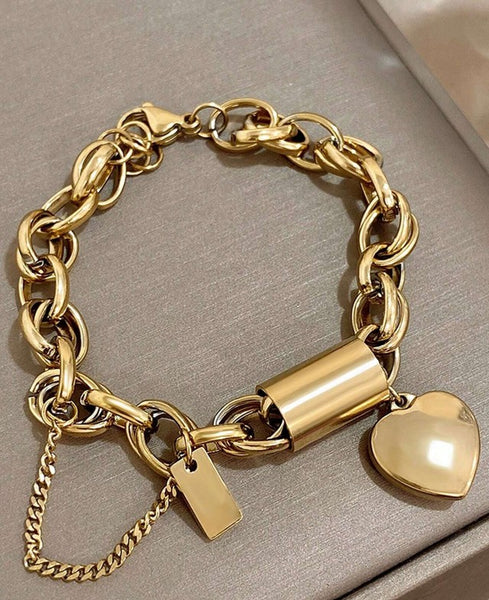 Sparkling   Elegant Heart Charm Bracelet