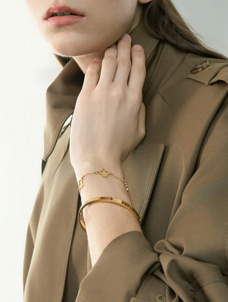 Sparkling Clover Element & Crystal Glass Bracelet.