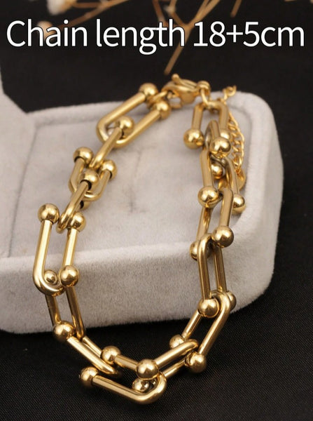 Sparkling U-Shaped Horseshoe Bracelet