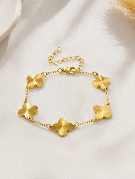 Sparkling Four-Leaf Clover Jewelry Set