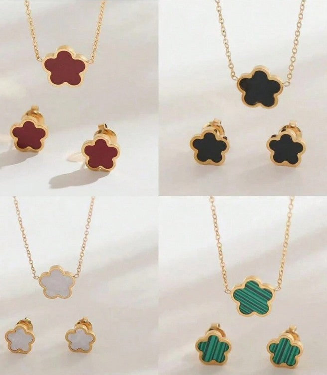 Sparkling  Lucky Five-Leaf Clover & Floral Design