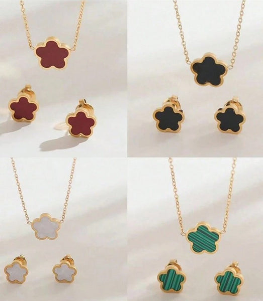 Sparkling  Lucky Five-Leaf Clover & Floral Design