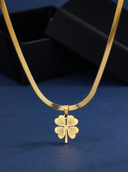 Sparkling Thin Snake Bone Chain Clover Necklace