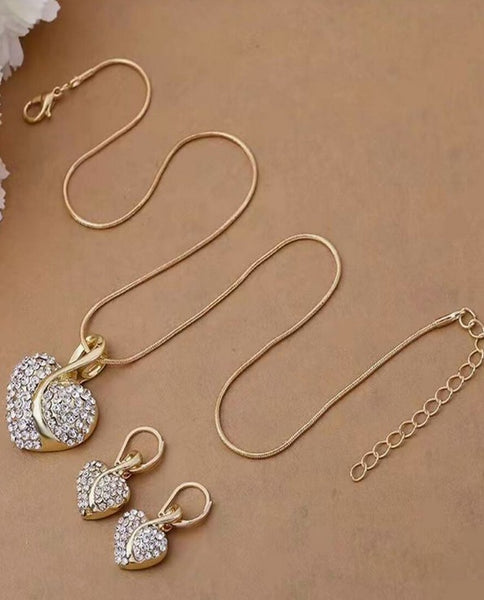 Sparkling Necklace and Earrings Heart Set