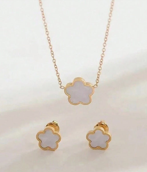 Sparkling  Lucky Five-Leaf Clover & Floral Design