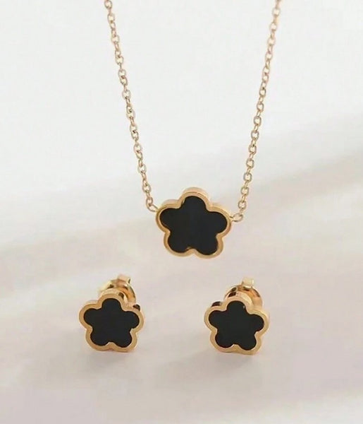 Sparkling  Lucky Five-Leaf Clover & Floral Design