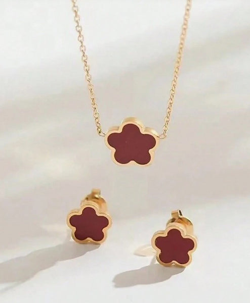 Sparkling  Lucky Five-Leaf Clover & Floral Design