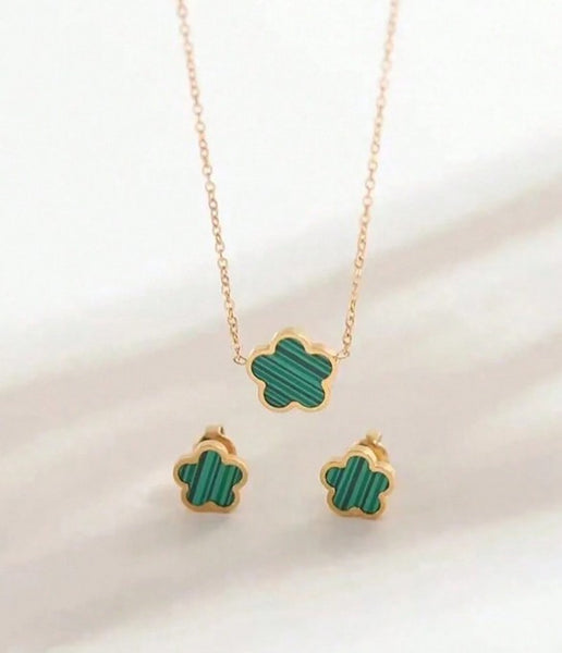 Sparkling  Lucky Five-Leaf Clover & Floral Design
