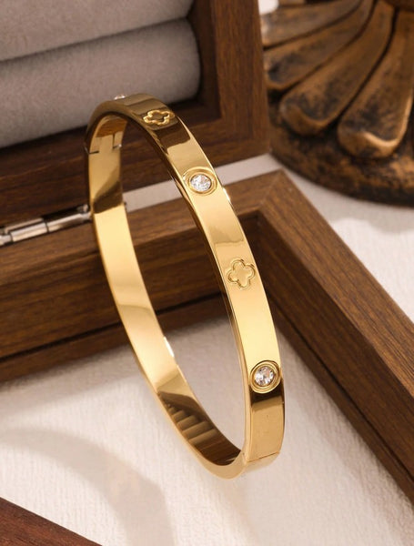 Sparkling  Flower Zirconia Women's Bangle Bracelet Jewelry Set.