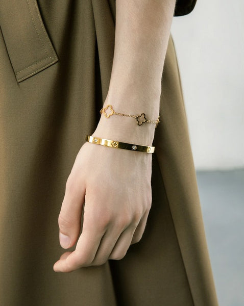 Sparkling Clover Element & Crystal Glass Bracelet.